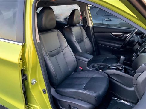 Used 2021 Nissan Rogue Sport SL w/ Premium Package image 9