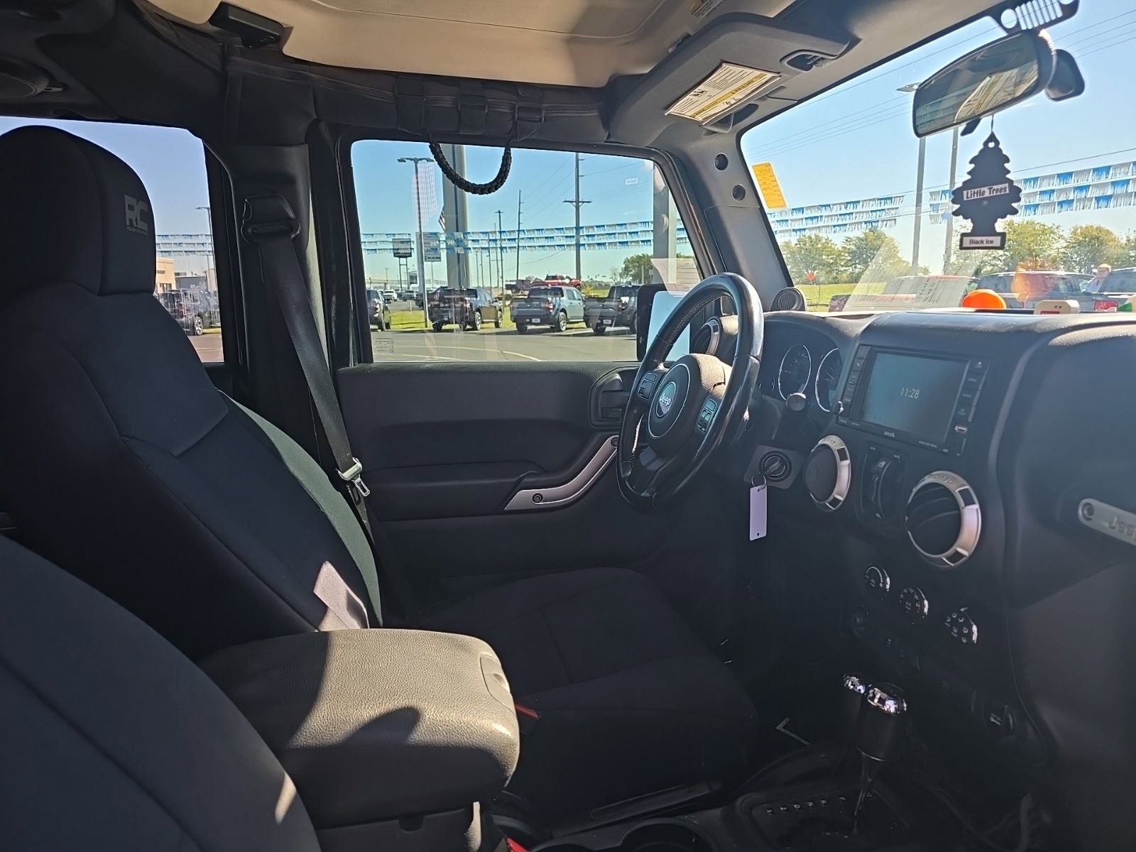 Used 2011 Jeep Wrangler Unlimited Sahara AWD/4WD image 7