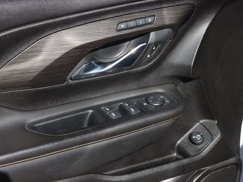 Used 2021 GMC Terrain SLT image 18