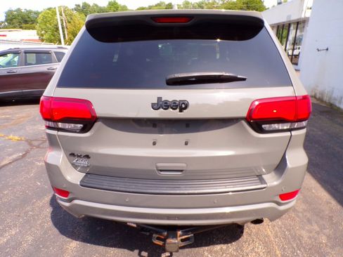 Certified 2022 Jeep Grand Cherokee Laredo X AWD/4WD image 7