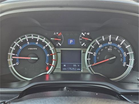 Used 2018 Toyota 4Runner SR5 Premium image 21