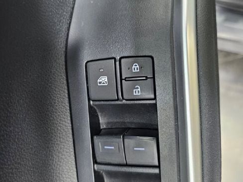 Used 2024 Toyota Highlander XLE AWD/4WD image 28