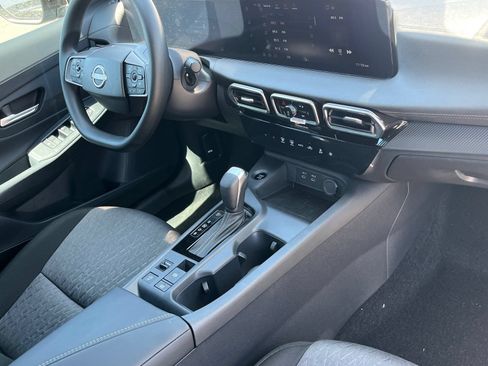 New 2027 Nissan Sentra SV w/ Floor Mat Package FWD image 9