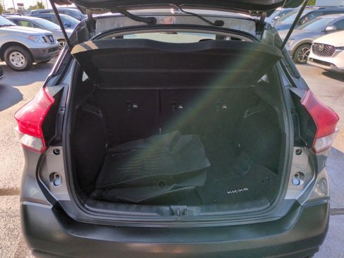 Used 2018 Nissan Kicks SV FWD image 23