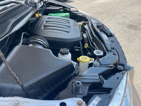 Used 2019 Dodge Grand Caravan SXT image 10