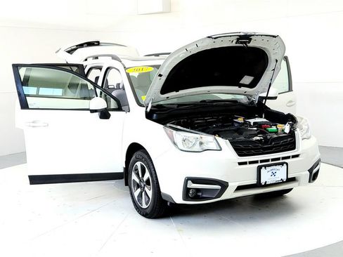 Used 2017 Subaru Forester 2.5i Premium AWD/4WD image 9