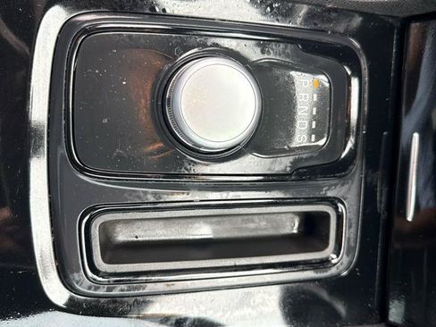 Used 2018 Chrysler 300 S RWD image 21
