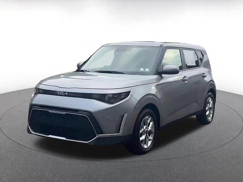Used 2025 Kia Soul LX w/ LX Technology Package FWD image 7