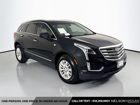 Used 2017 Cadillac XT5 FWD image 3