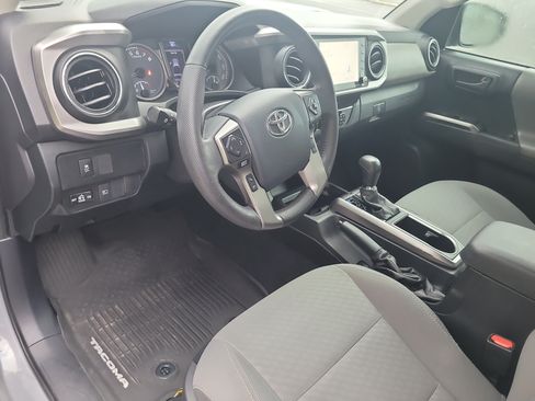 Used 2020 Toyota Tacoma SR5 RWD image 19