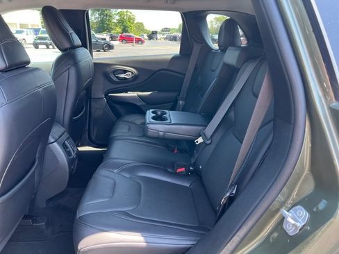 Used 2019 Jeep Cherokee Limited AWD/4WD image 5