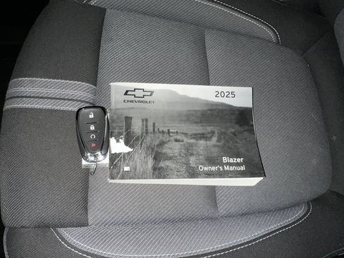 Used 2025 Chevrolet Blazer LT AWD/4WD image 4