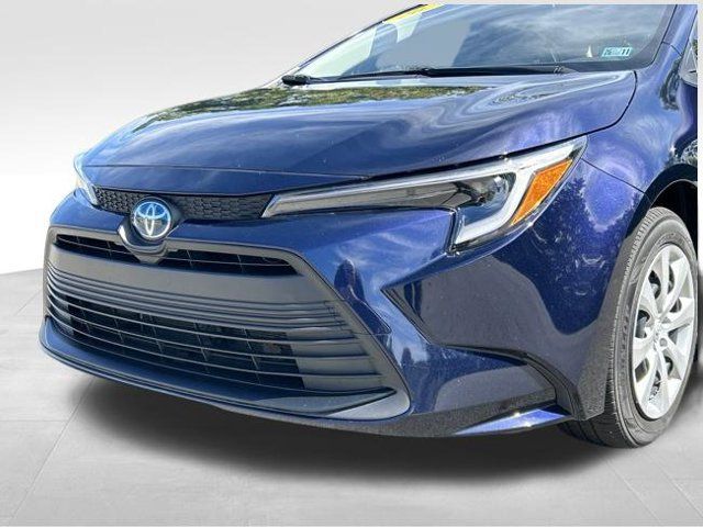 Used 2025 Toyota Corolla LE AWD/4WD image 9