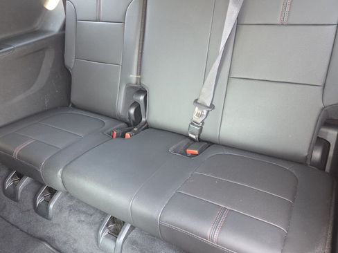 Used 2023 Chevrolet Traverse RS FWD image 8