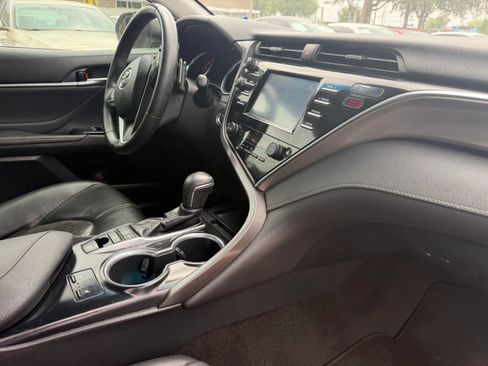 Used 2018 Toyota Camry XSE FWD image 15