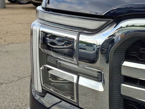 Used 2025 Ford F150 Lariat w/ Equipment Group 501A Mid AWD/4WD image 9