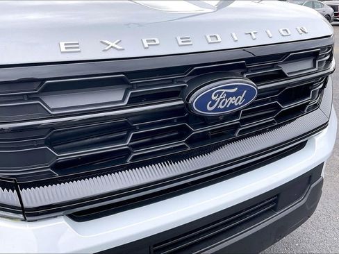 Used 2025 Ford Expedition Active AWD/4WD image 35