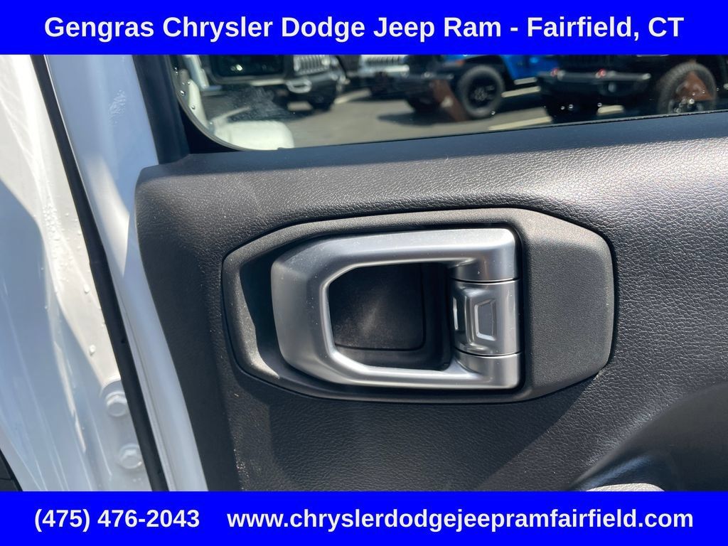 Certified 2024 Jeep Wrangler Unlimited w/ Convenience Group AWD/4WD image 26