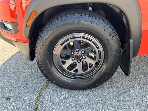 Certified 2025 Nissan Frontier Pro-X RWD image 9