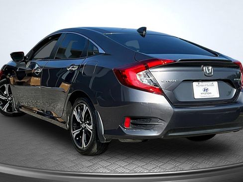 Used 2018 Honda Civic Touring image 3