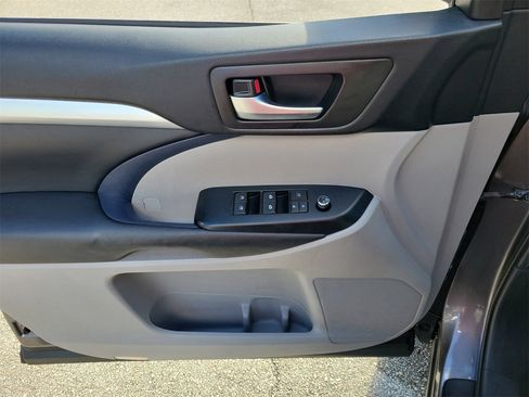 Used 2019 Toyota Highlander XLE image 15