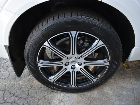 Used 2019 Volvo XC60 T8 Inscription w/ Advanced Package image 34