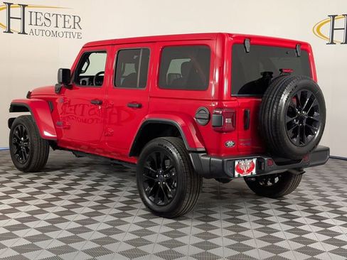 Used 2025 Jeep Wrangler Unlimited Sahara w/ Safety Group AWD/4WD image 5