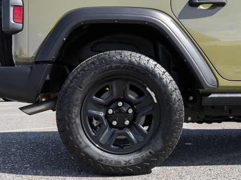 Used 2025 Jeep Wrangler Unlimited Sport AWD/4WD image 12