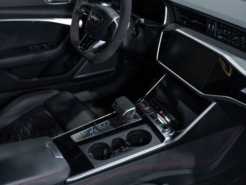 Used 2022 Audi RS 6 4.0T quattro Avant w/ Carbon Optic Package image 59
