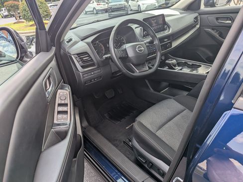 Used 2025 Nissan Rogue SV FWD image 11