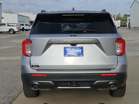Used 2024 Ford Explorer XLT w/ Equipment Group 202A RWD image 9