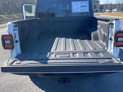 New 2025 Jeep Gladiator Willys image 30