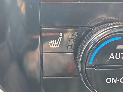 Used 2021 Nissan Rogue SV w/ Premium Package image 23