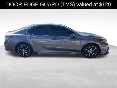 Used 2022 Toyota Camry SE w/ Cold Weather Package AWD/4WD image 4