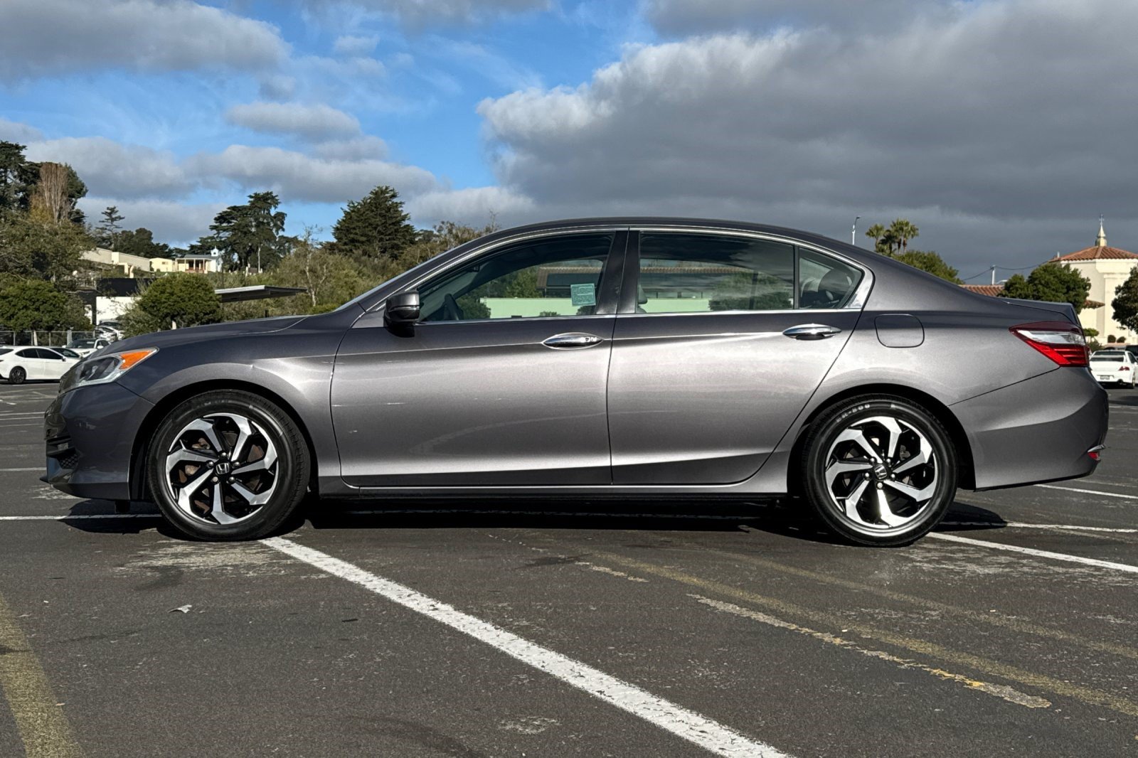 Used 2016 Honda Accord EX-L image 2
