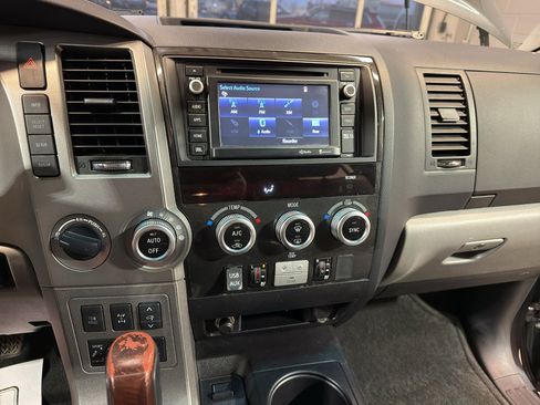 Used 2015 Toyota Sequoia Platinum image 18
