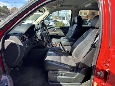 Used 2008 Chevrolet Avalanche LTZ w/ LTZ Preferred Equipment Group image 2