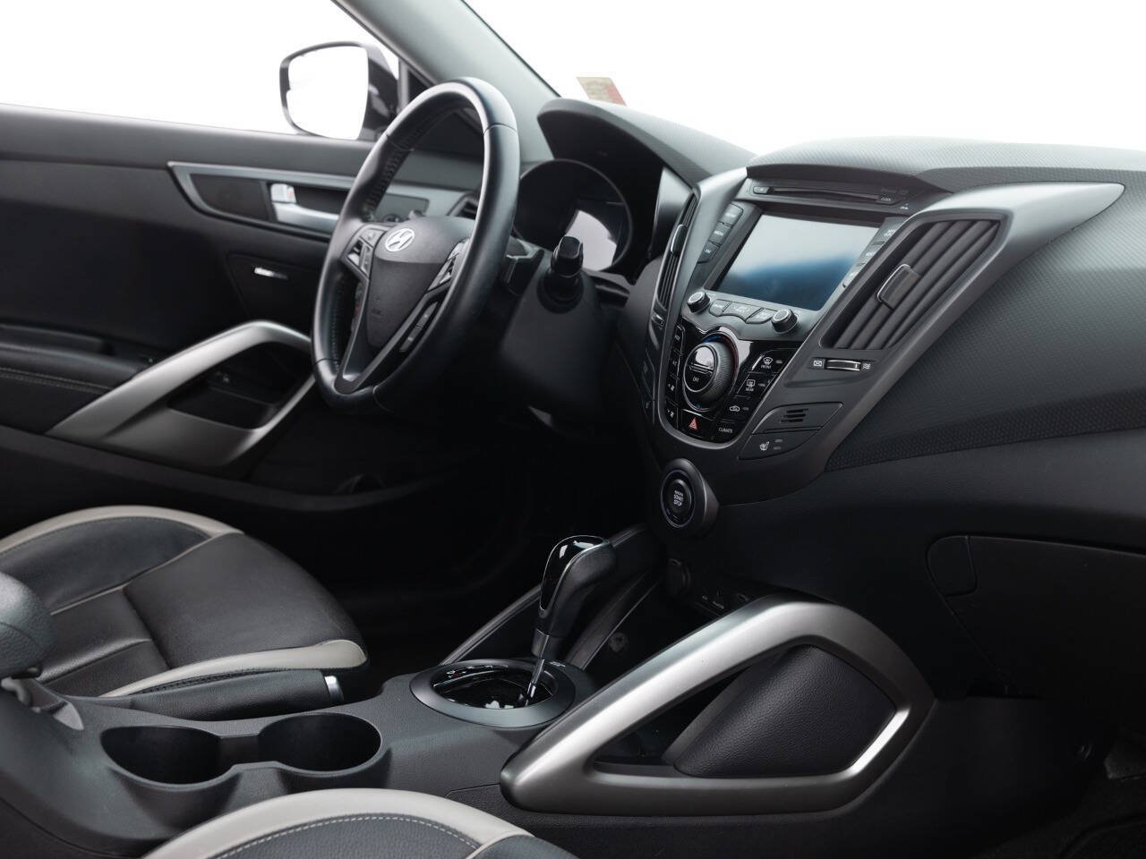 Used 2015 Hyundai Veloster Turbo w/ Option Group 04 FWD image 27