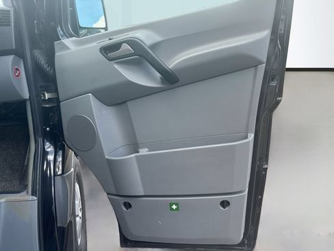 Used 2012 Mercedes-Benz Sprinter 2500 image 25