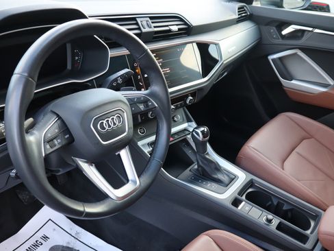 Used 2023 Audi Q3 2.0T Premium w/ Convenience Package image 9