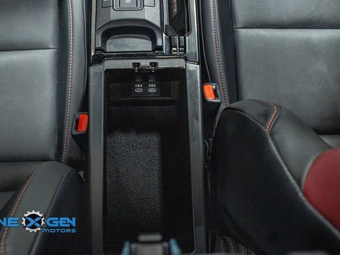 Used 2025 Toyota Prius Plug-In Hybrid image 29