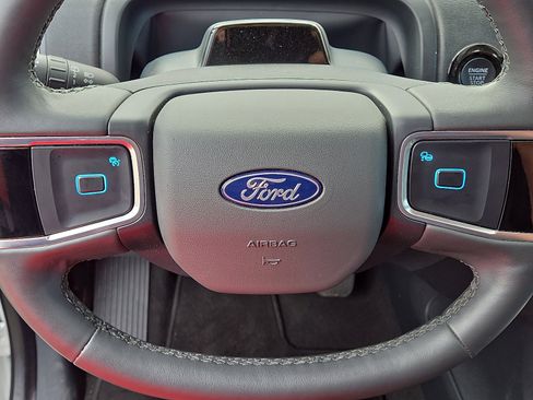 Used 2025 Ford Expedition Active image 16