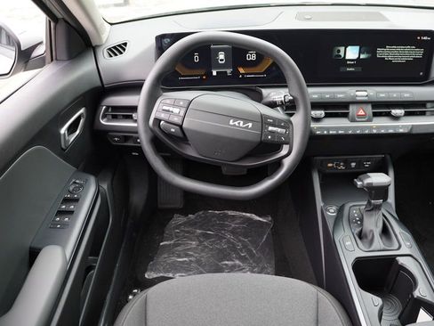 New 2025 Kia K4 LXS image 12