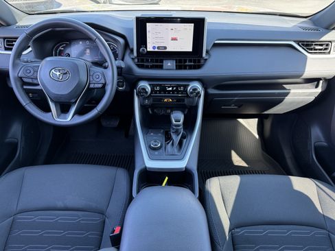 Used 2025 Toyota RAV4 SE image 22