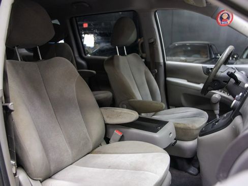 Used 2014 Kia Sedona LX image 16