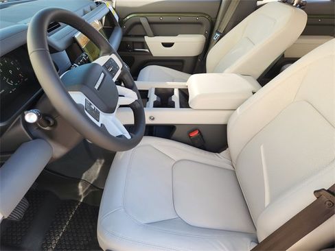 New 2026 Land Rover Defender 130 X-Dynamic SE image 9