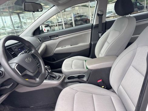 Used 2017 Hyundai Elantra SE image 10