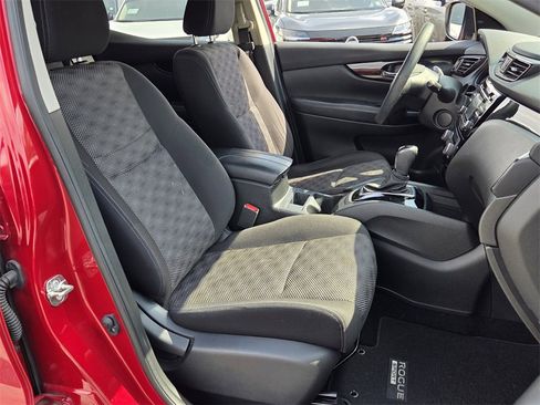 Used 2018 Nissan Rogue Sport SV image 13