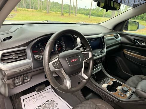 Used 2023 GMC Acadia SLE w/ Driver Convenience Package FWD image 11