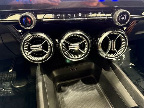 New 2025 Chevrolet Blazer EV LT image 31